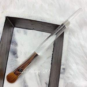 Trish mcevoy #40 Medium Laydown Brush